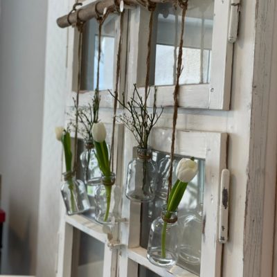 Fenster Dekoration Holz mit 5 Vasen